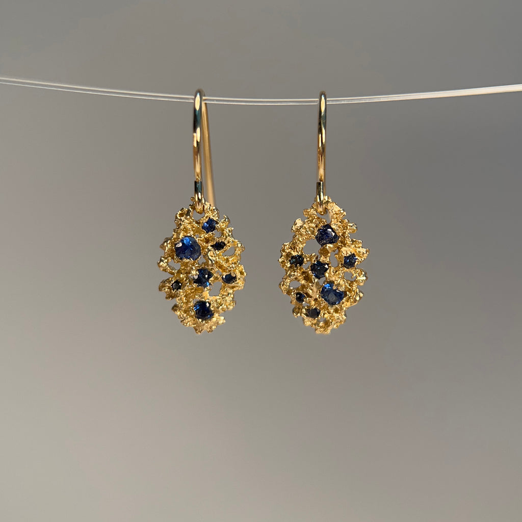 Very lightweight, lacy, leaf-shaped, textured wire earring with 7 blue sapphires in various sizes